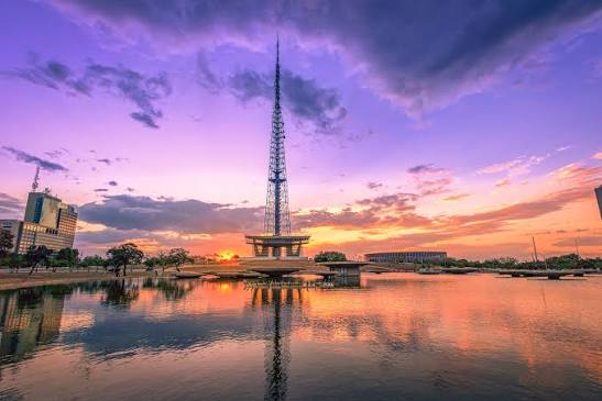 Torre de TV de Brasília ao pôr do sol
